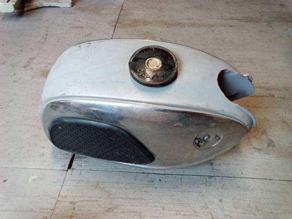 Suzuki motorcycle gas tank with knee pads old school 1