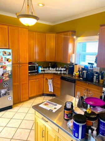 $1,020 / 1br - ROOMMATE SITUATION - 1 BR Avail in a 3 BR, W-D, Hardwd Flrs (Somerville, near Gilman Square Greenline T)63614110158721122