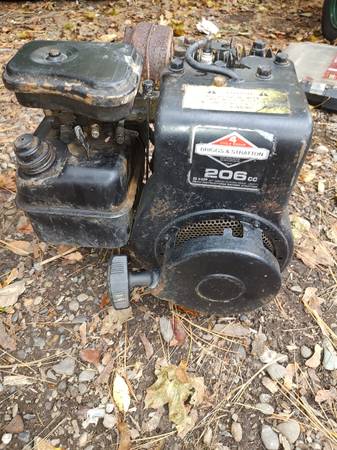 5 hp Briggs and Stratton engine 1