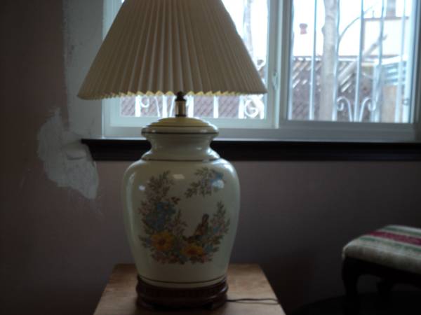 PROCELAIN LAMP 1
