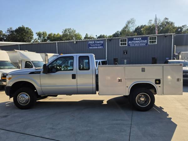 2012 Ford F350 DRW - Photo 2
