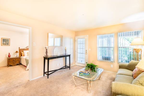 $1,695 / 2br - 957ft2 - SPECIAL ENDS TODAY - IN UNIT WASHER/DRYER - POOL, SPA, GYM & MORE (The Enclave)63992635337475124