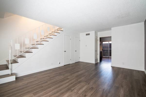 $2,495 / 2br - Hermoso adosado de dos habitaciones a pocas cuadras de The American At Brand (GlEnDaLE)63869889751811121