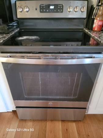Good Condition GE FLAT TOP STOVE STAINLESS STEEL Model# JB655SKASS 1