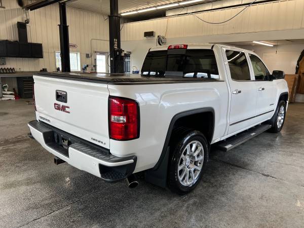 ** 2015 GMC SIERRA 1500 DENALI 4X4 4DR CREW CAB 5.8FT SB ** - $17,995 (CAMBRIDGE)63470071878145123