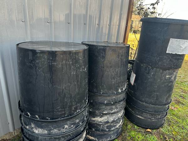 Large plastic tubs with lids 1