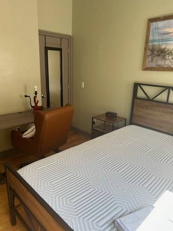 $1,300 / 3br - 1136ft2 - Una habitación disponible en apartamento de tres dormitorios (Roxbury)63655220215683122