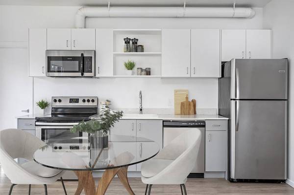 $1,950 / 2br - 773ft2 - Spacious 2 Bedroom! In Unit W/D! Pets Welcome! Central Location! (Portland - 7-Minute Drive to Mt. Tabor Park)63672547742849123