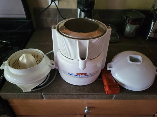 ACME Juicerator Juicer blender 1