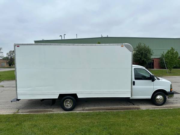 2013 CHEVROLET EXPRESS CAMIÓN DE CAJA 6.0 V8 - $11,500 (Elmhurst)63624839313921123