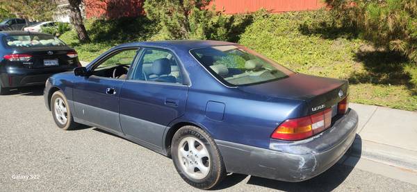 1997 Lexus es300 v6 automático, todo eléctrico, techo solar, funciona bien - $1.295 (San Marcos)63440259856515124