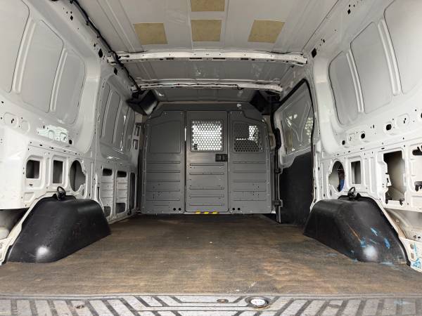2015 Ford Transit 150 - Photo 14