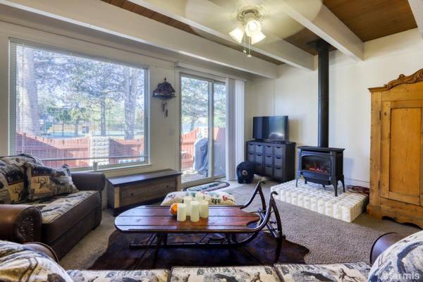 $1,800 / 1br - 702ft2 - Beautiful, charming 1 bedroom Tahoe Keys condo (South Lake Tahoe)63992636391682124