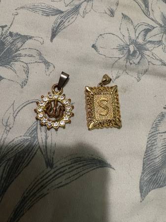 Gold Designed Necklace Pendants 1