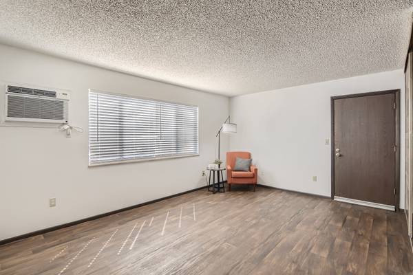 $1,240 / 2br - 720ft2 - ✨ Unit E5 – Vintage 2-Bedroom with Character (Canon  City)63686745747203124