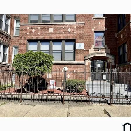 $1,375 / 2br - Charming, Oversized 2 bed 1 bath in Historic Southside (Auburn Gresham)63898983864451122