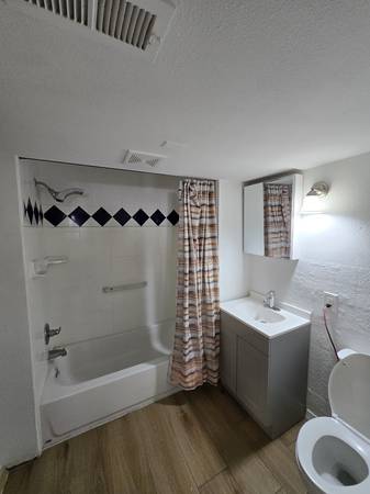 $900 / 1br - 500ft2 - Room for rent (Colorado Springs)63686975516675121