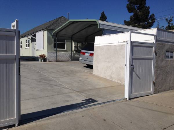 $1,499 / 1br - 1Bed / 1Bath / Secured 1 Car inside Parking / Washer / Dryer (Downtown)64037220272514121