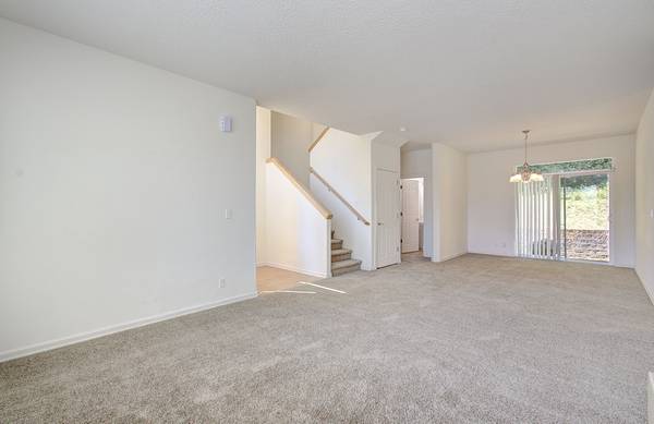 $565,000 / 3br - 2393ft2 - Spacious Home with Columbia River Views, Bonus Room (Washougal)64218946008193122