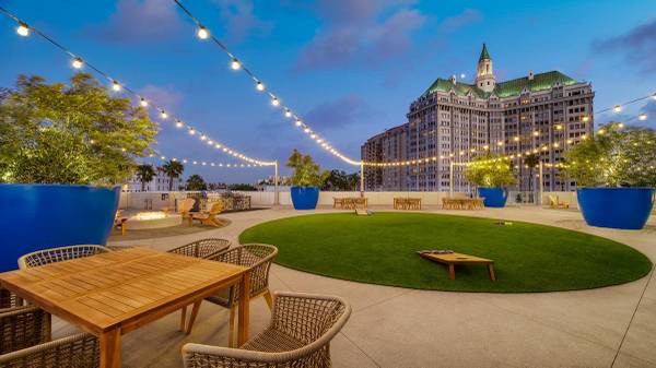 $3,563 / 1br - 830ft2 - Una Visita Obligatoria - Para Creerlo. Vistas Impresionantes, Servicios Asombrosos. (Downtown Long Beach)63829302978945122