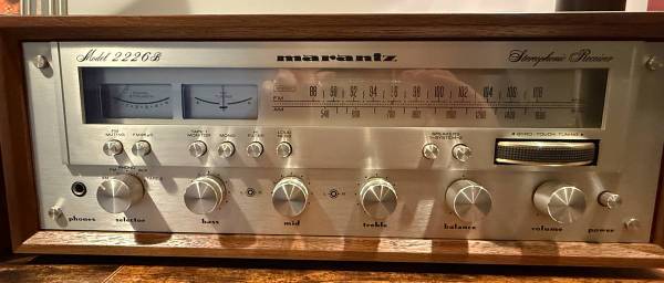 Marantz 2226B Receiver with WC22 Walnut Cabinet - MINT! 1