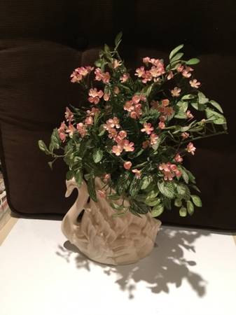 Ceramic Swan Vase 1