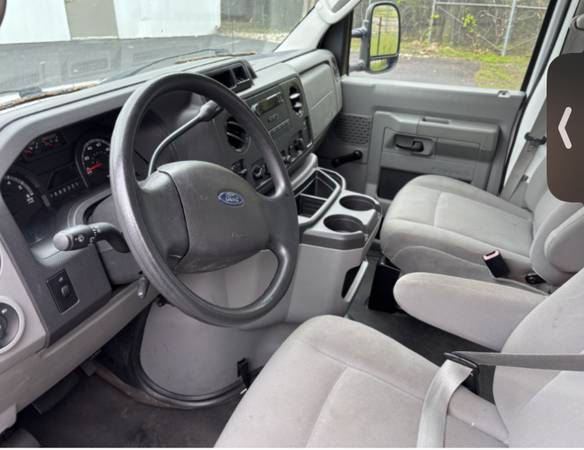 2012 Ford E350 - Photo 7