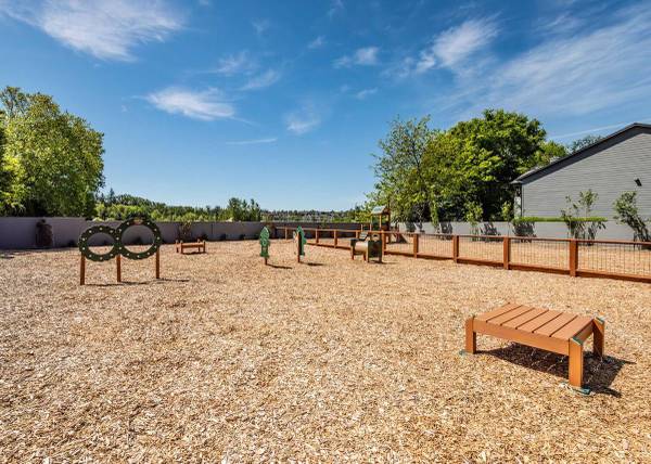 $1,657 / 2br - 828ft2 - Wood-Style Laminate Flooring*, Detached Garage*, Paw Spa - Pet Wash (2700 w powell blvd)63842024708355123