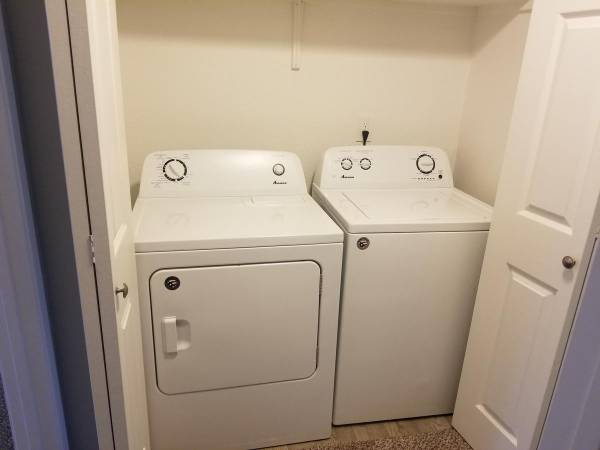 $2,006 / 2br - 985ft2 - Storage units, Cable Ready, Refrigerator, Balcony (Fairview)63956649786499121