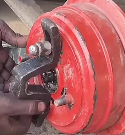 🙏 Does anyone have a hub puller they can lend? 1