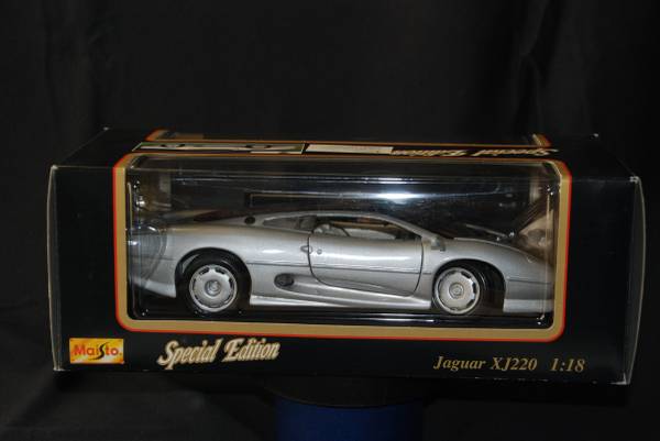 Jaguar XJ220 1/18 Scale - New 1
