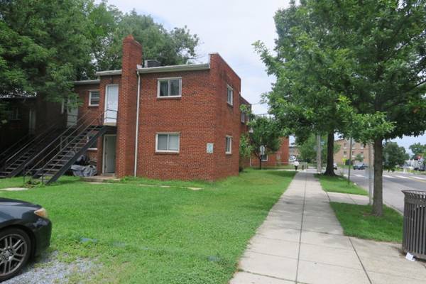 $1,275 / 2hab - 800ft2 - Apartamento de 2 hab, 1 baño en planta baja en alquiler, disponible inmediatamente, reformado (SE/295/695)63822011818627121