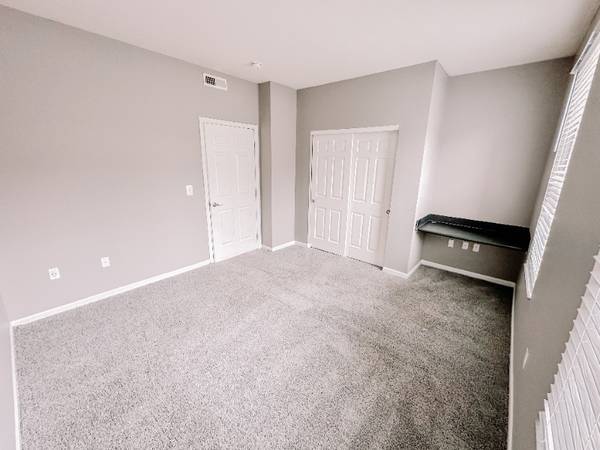SPACIOUS GROUND LEVEL APARTMENTS WITH W/D! 1