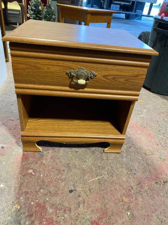 Nightstand/end table w/ drawer particleboard 1