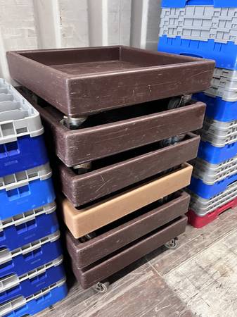 22"W x 22"D Cambro Camdolly Dish Rack Dolly #CD2020 6 Avail Used 1