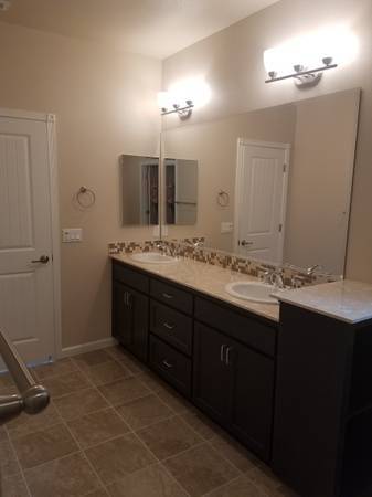$2,200 / 2br - 1600ft2 - Beautiful Home for Rent (Hollister)64009498692225124