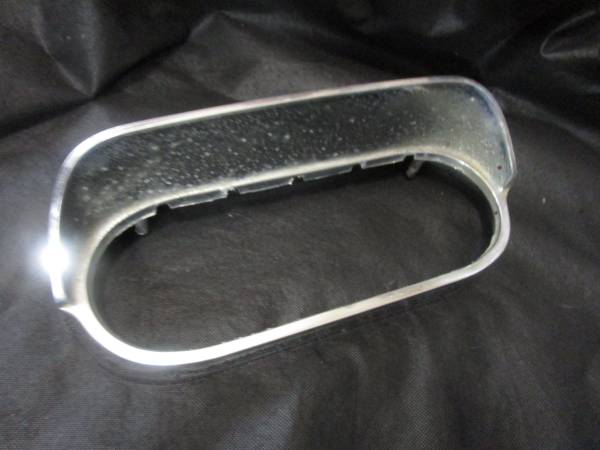 1961 Buick Le Sabre trasero izquierdo con moldura cromada para luz / N.º de pieza: 5951939 LH1 - $40 (Roseville)63440099334659121