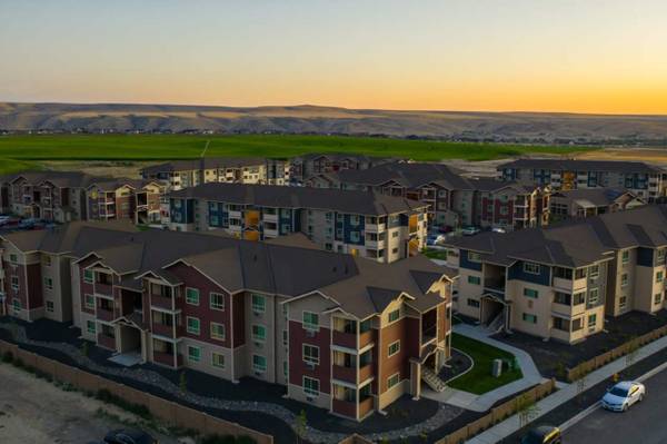 $1,338 / 2br - 949ft2 - Clubhouse, Located in Richland, 2/bd (2555 Bella Coola Ln, Richland, WA)63993366926467124
