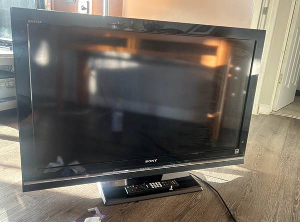 40" Sony Bravia w/ Remote Chromecast (2nd Gen) 1
