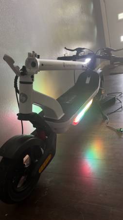 Nova   Pro   Commuting   Electric Scooter 1