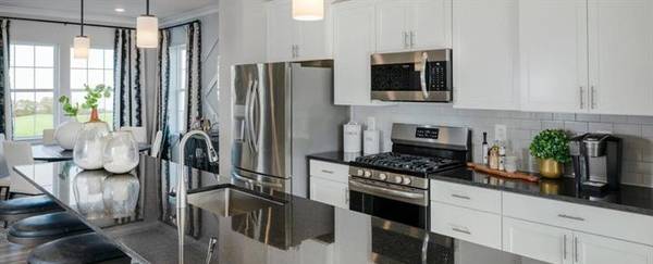 $454,890 / 2472ft2 - 10691 Millport St (White Plains)63611881840769124