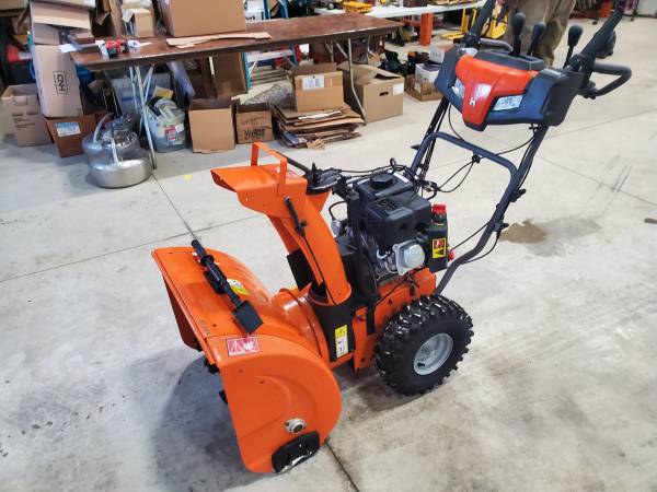 Husqvarna ST224 never used in like new condition.  9520PW  with books. 1