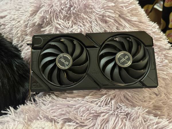 GeForce RTF 4060 1