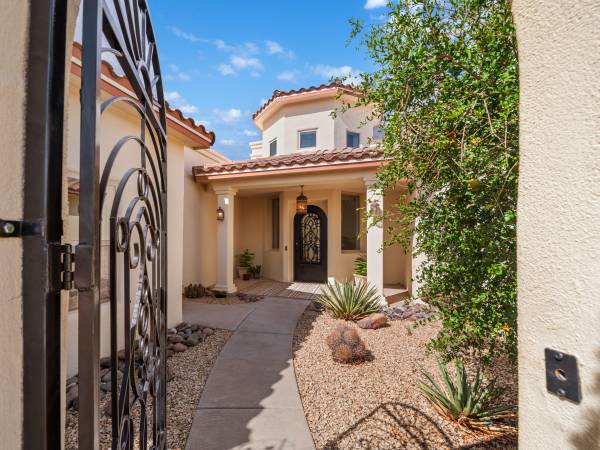 $1,049,000 / 4br - 🏡 Casa Personalizada con Casita, Piscina y Vistas a las Montañas (Las Cruces)63687932086403122