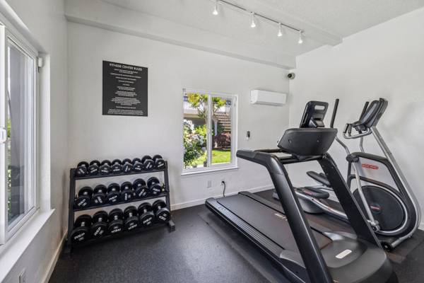 $3,350 / 2br - 973ft2 - Solera has the Charm, Pool, and Perks you will Love! (santa clara)63861103327363124