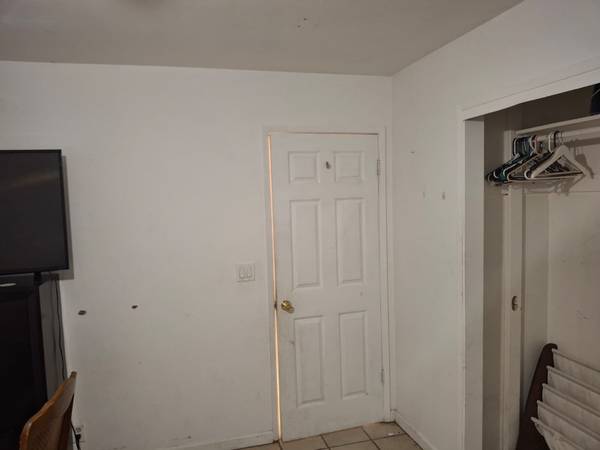 $700 / 4br - single room with shared bathroom (hayward / castro valley)63657744782465122