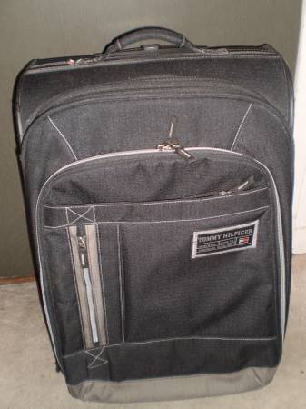 Tommy Hilfiger Rolling Luggage, Large 1