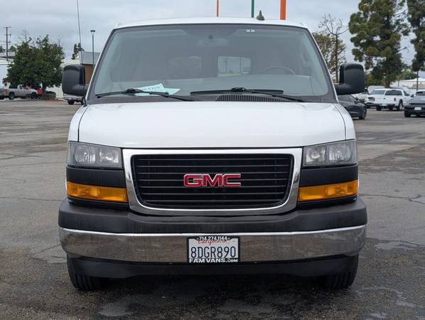 2018 GMC Savana 3500 Passenger - Photo 3