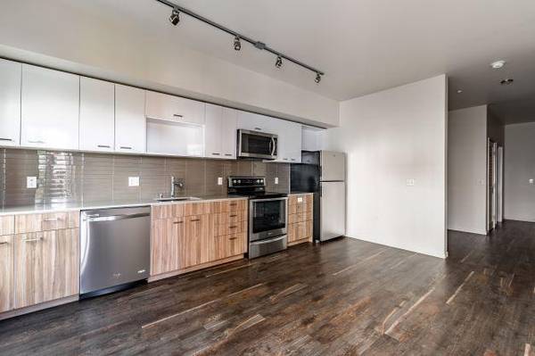 $2,114 / 648ft2 - Custom pendant lights in kitchen, Well-stocked fitness center (Spring District)63884888440961120