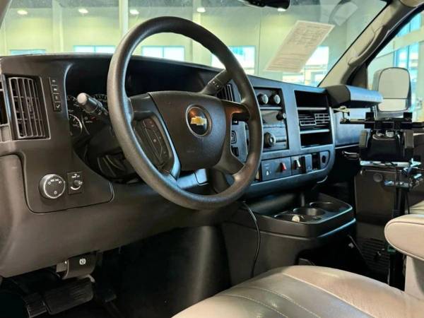 2015 Chevrolet Express - Photo 13